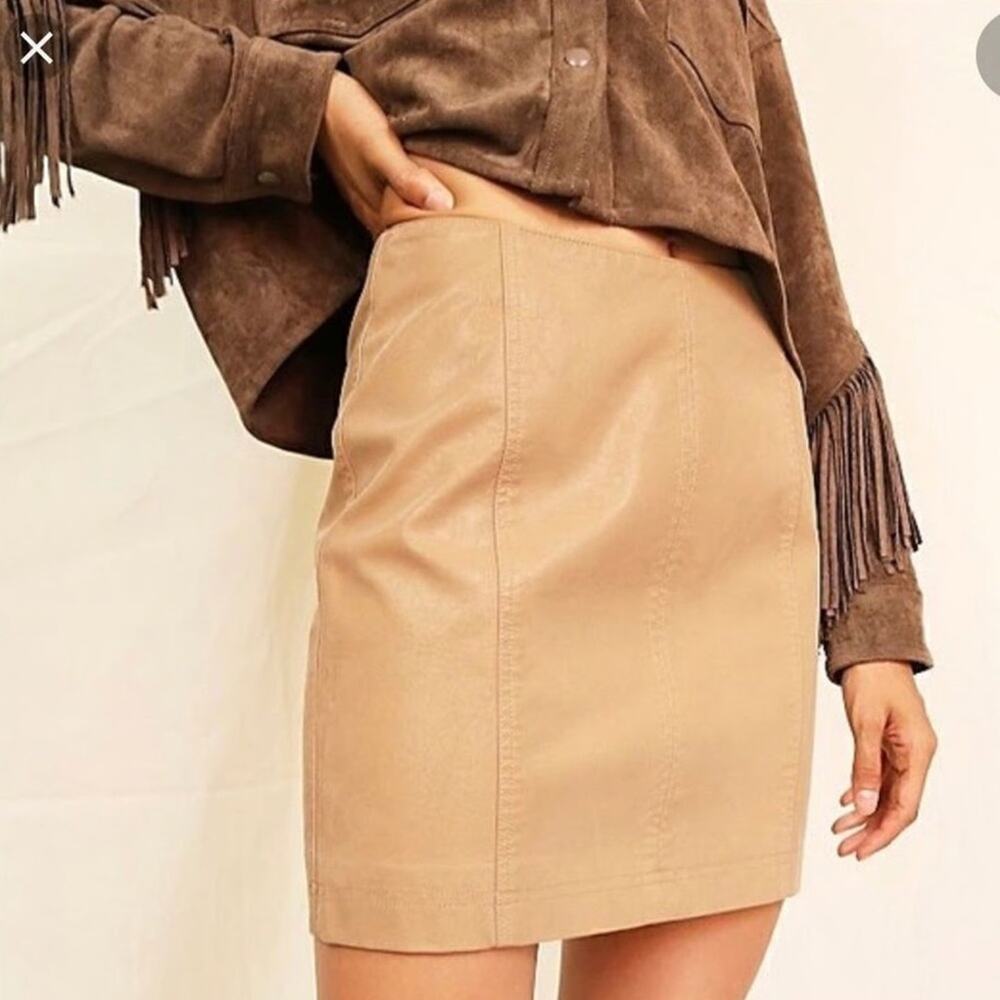 Free People Modern Femme Suede Tan Mini Skirt - Boho
Chic Effortless Style 12